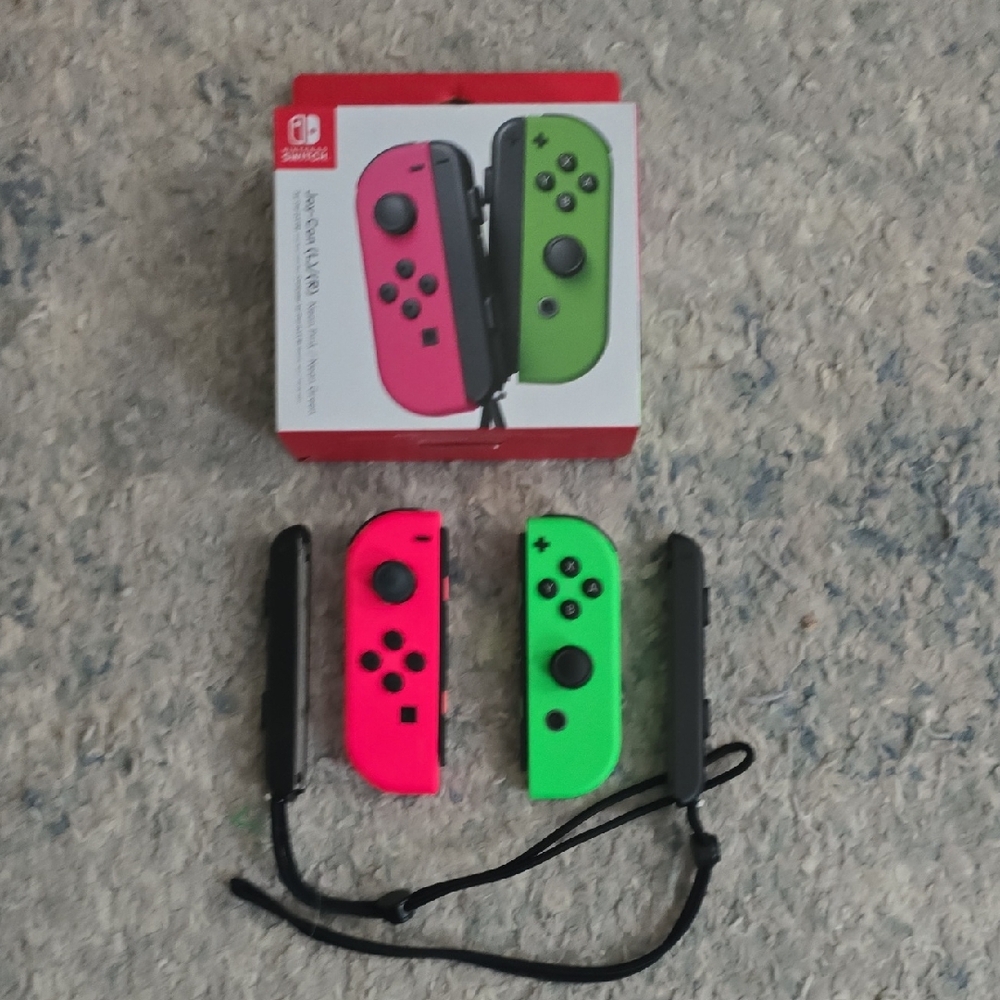 Nintendo Switch Family Bundle - Picture 11 of 16